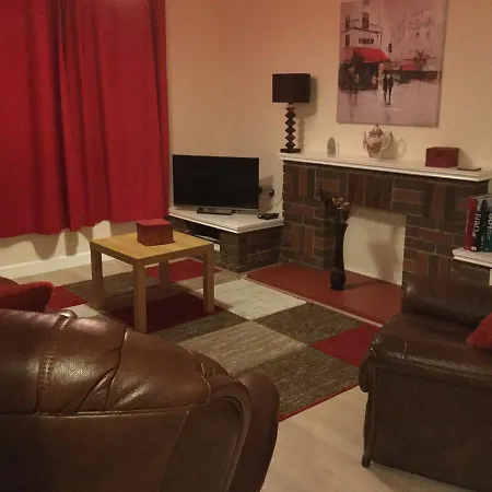 Luxurious 3-bedroom With Garden & Free Parking Near Clifton & Blaise Feriehus