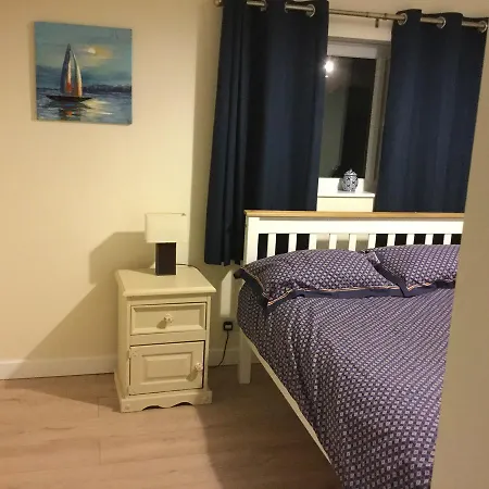 Luxurious 3-bedroom With Garden & Free Parking Near Clifton & Blaise Feriehus